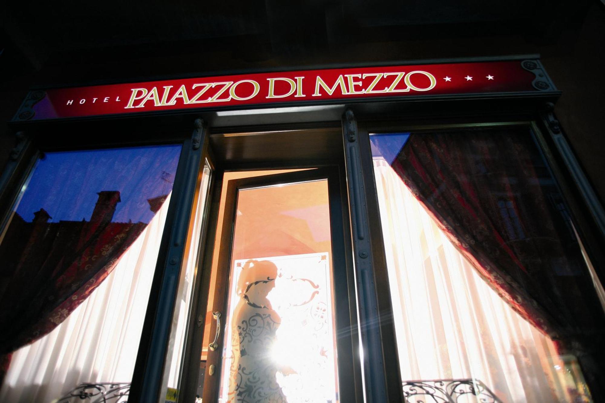 Hotel Palazzo Di Mezzo Carru Екстер'єр фото