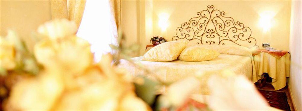Hotel Palazzo Di Mezzo Carru Екстер'єр фото