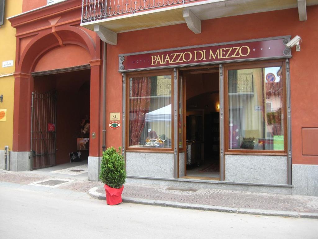 Hotel Palazzo Di Mezzo Carru Екстер'єр фото