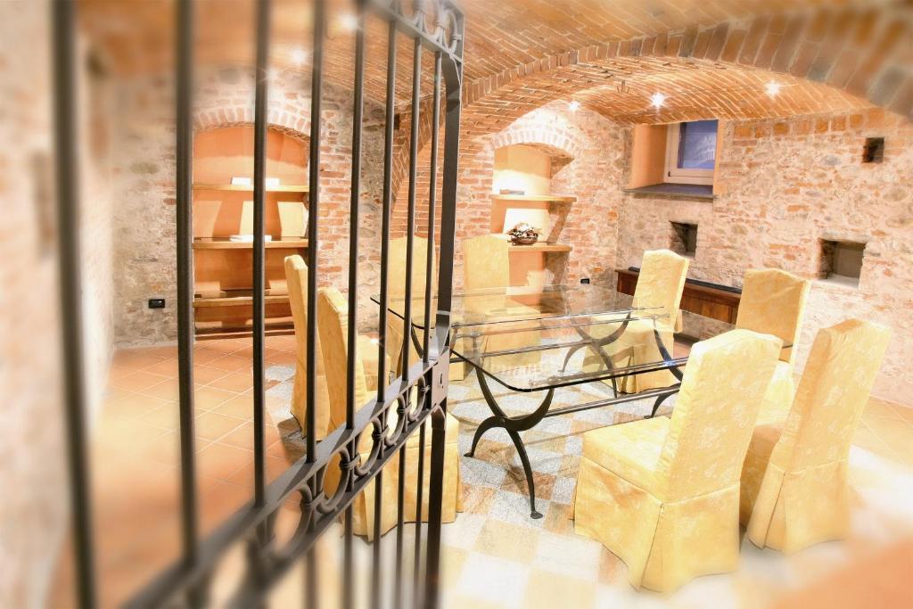 Hotel Palazzo Di Mezzo Carru Екстер'єр фото
