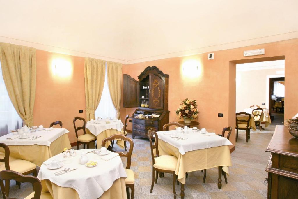 Hotel Palazzo Di Mezzo Carru Екстер'єр фото