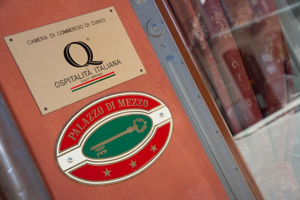 Hotel Palazzo Di Mezzo Carru Екстер'єр фото