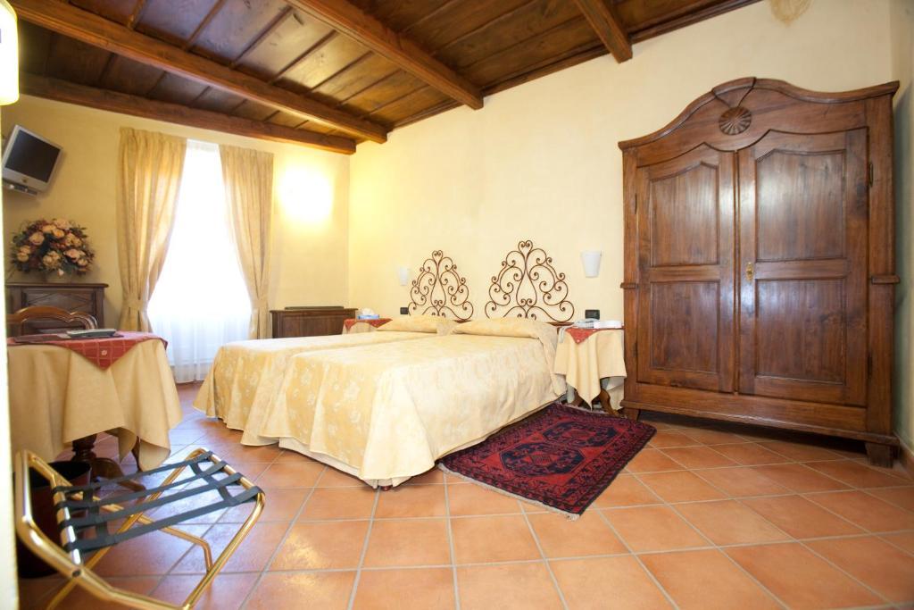 Hotel Palazzo Di Mezzo Carru Екстер'єр фото