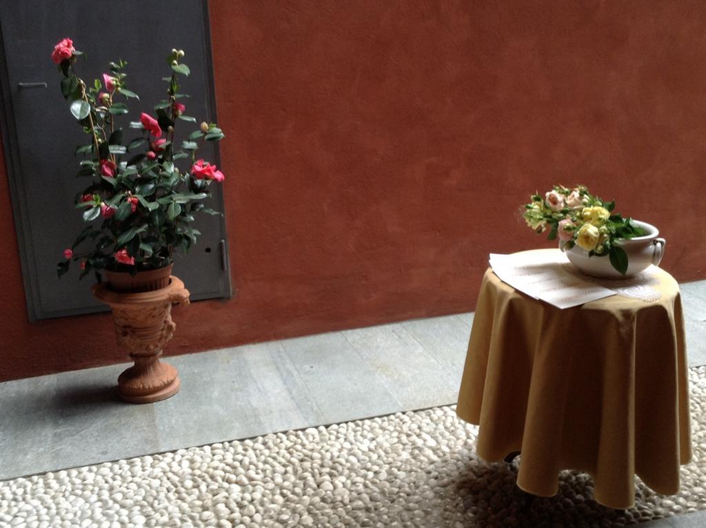Hotel Palazzo Di Mezzo Carru Екстер'єр фото
