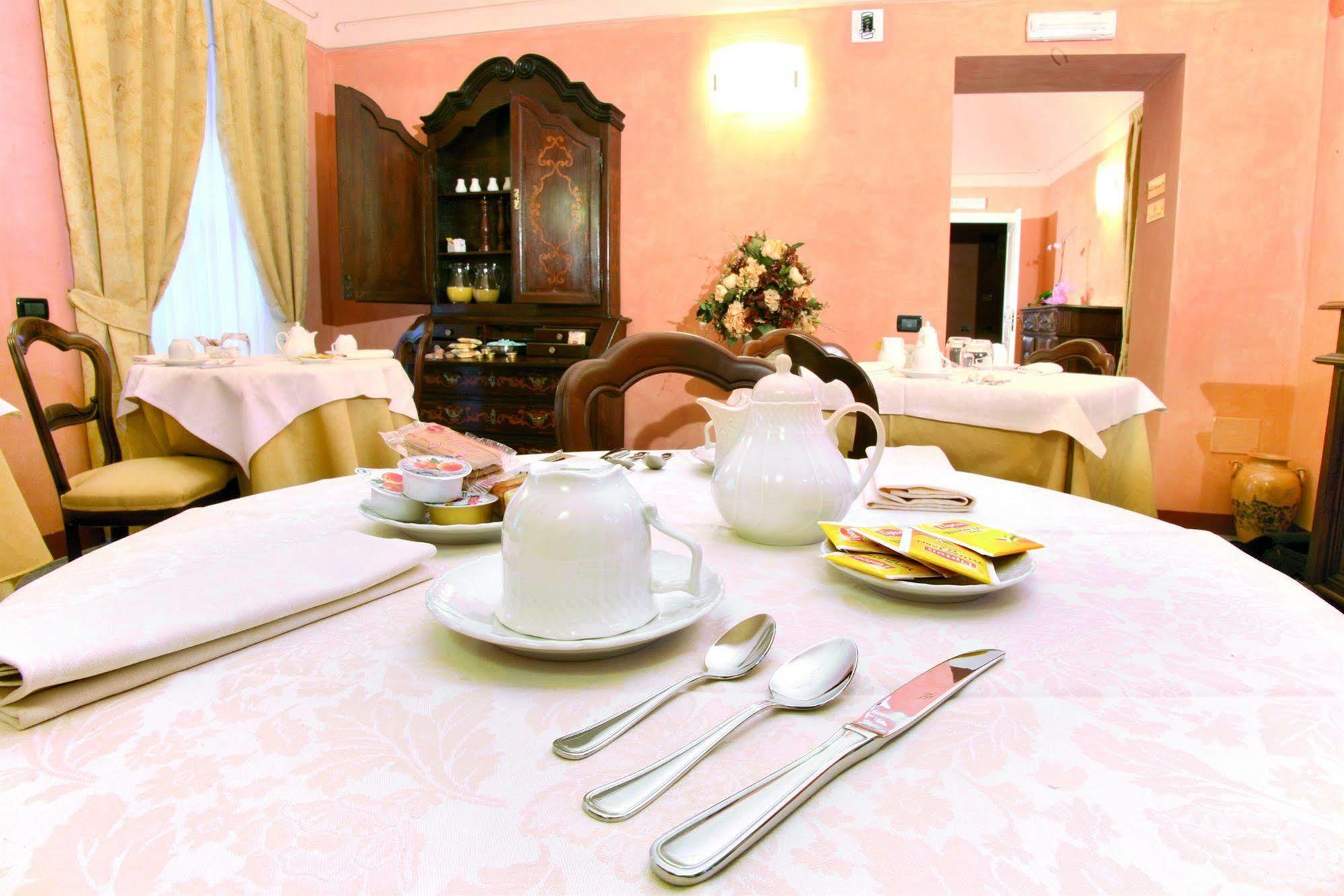 Hotel Palazzo Di Mezzo Carru Екстер'єр фото