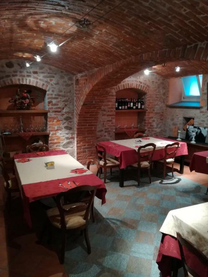 Hotel Palazzo Di Mezzo Carru Екстер'єр фото