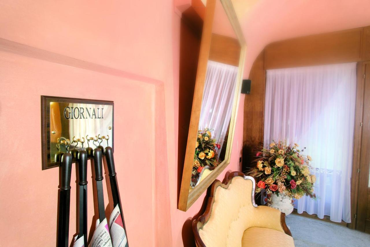 Hotel Palazzo Di Mezzo Carru Екстер'єр фото