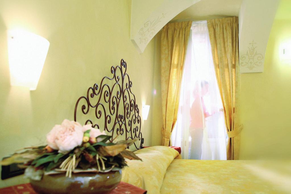 Hotel Palazzo Di Mezzo Carru Екстер'єр фото
